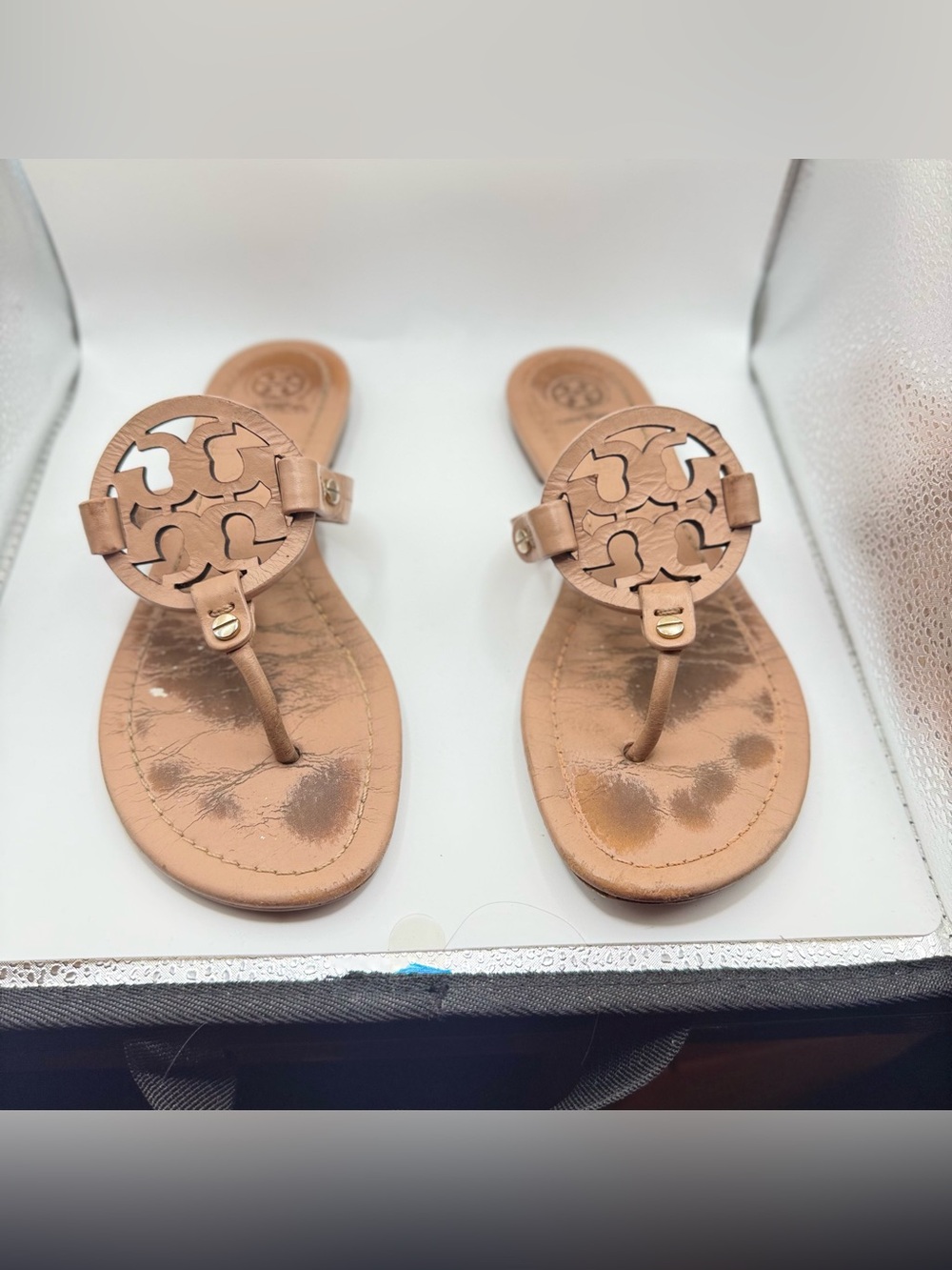Tory Burch Leather Logo Thong Sandals in Tan - Picture 1 of 4